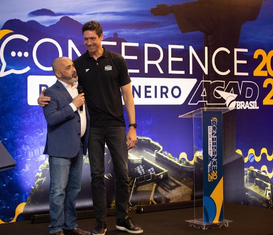 Palestrantes no palco da Conference ACAD Brasil no Rio de Janeiro